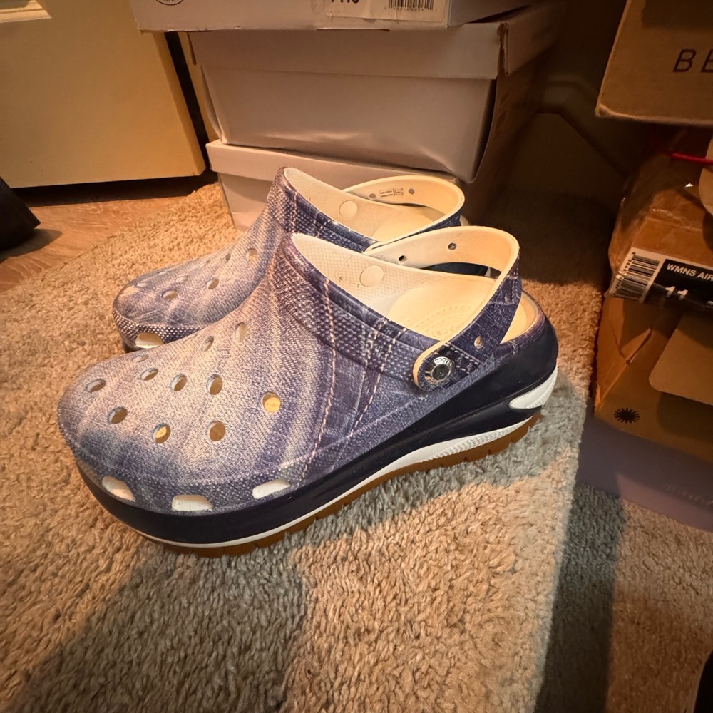 CROCS Blue Denim Pattern Mules Women’s Platforms 11